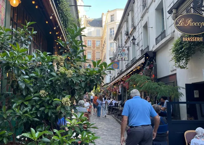 Saint-Germain-Des-Pres, Notre-Dame, Seine, Luxembourg 6E 4P
